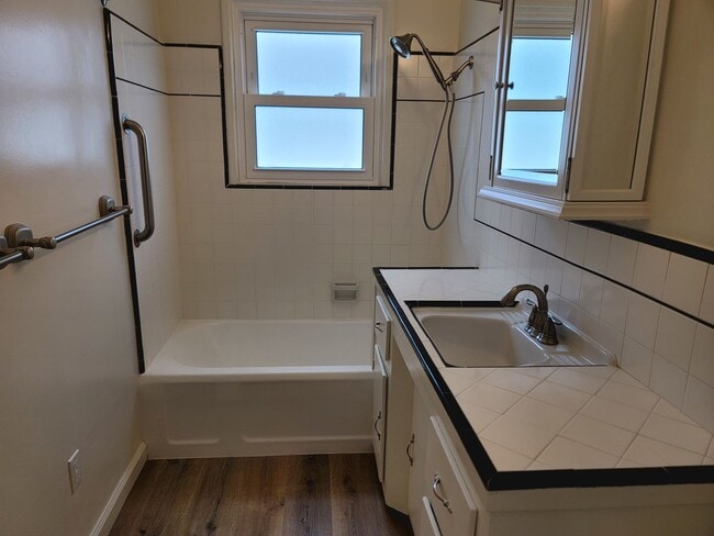 Building Photo - 422 N Shaffer St