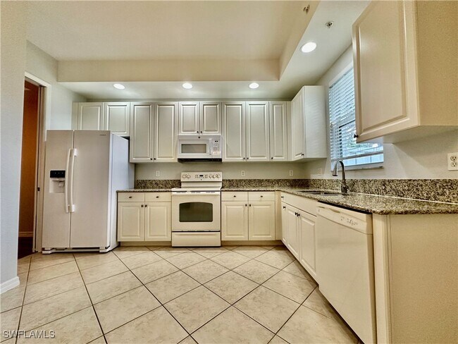 Building Photo - 1335 Mariposa Cir
