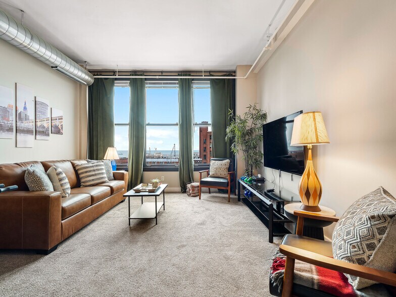 Building Photo - 1211 W 9th St