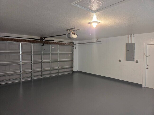 Building Photo - 609 Porsche Ave