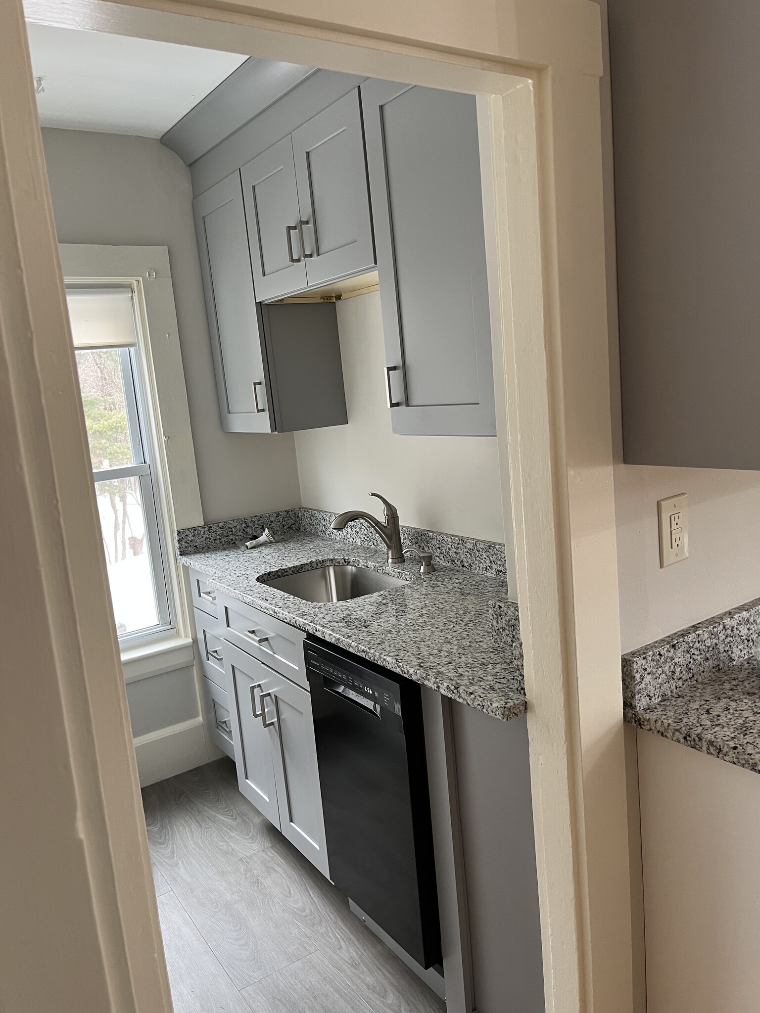 Building Photo - 48 Seaver St