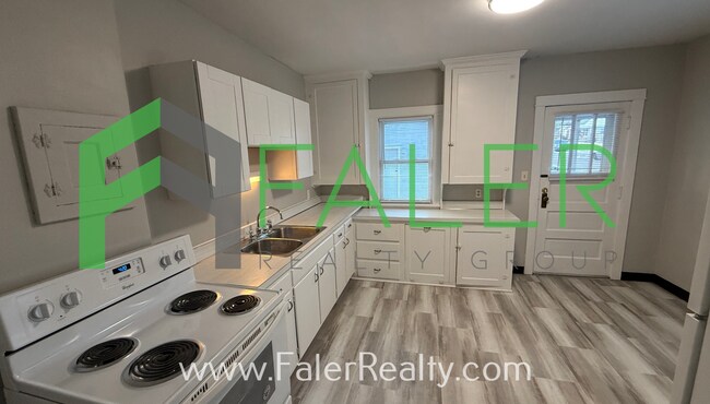 Building Photo - 1725-1727 Brookline