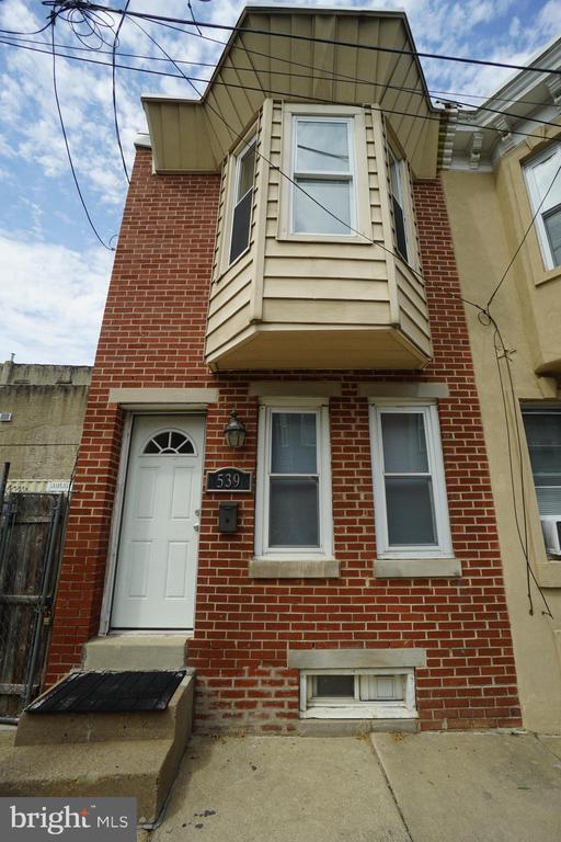 Building Photo - 539 Turner St