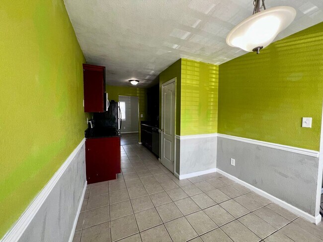 Building Photo - Beautiful Corner Lot Townhome in the heart...