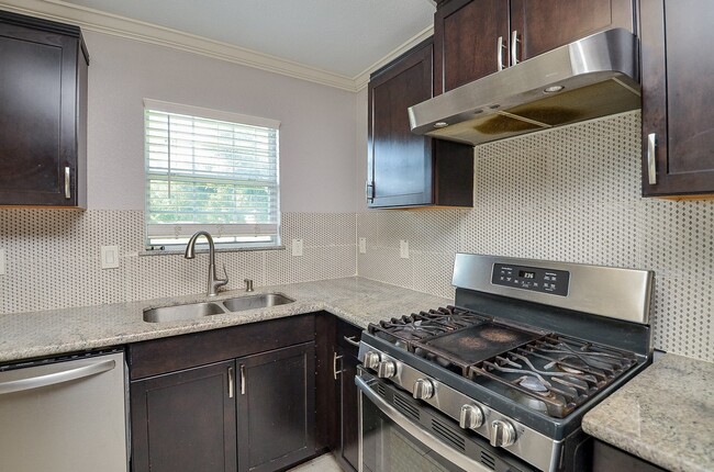 Building Photo - 1028 Caperton St