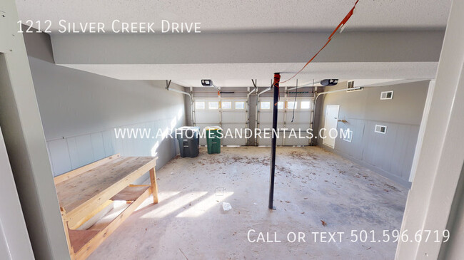 Building Photo - 1212 Silver Creek Dr