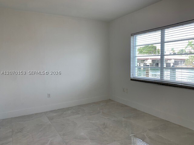 Building Photo - 7207 Bay Dr E