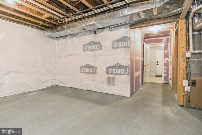 Building Photo - 2261 Forsythia Dr