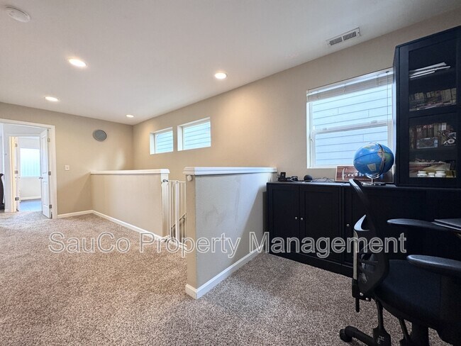 Building Photo - 4017 SE Lone Oak St