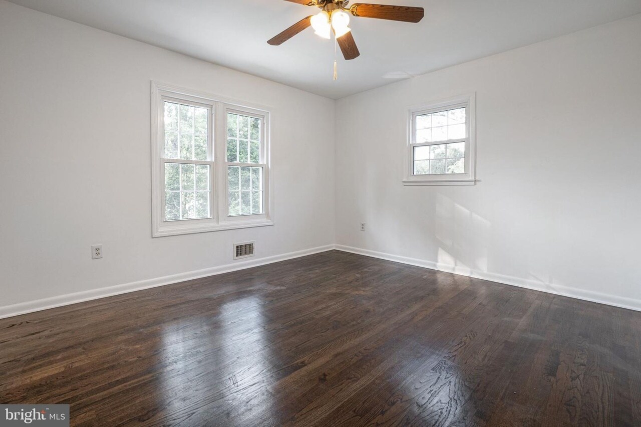 Building Photo - 4809 Camelot St