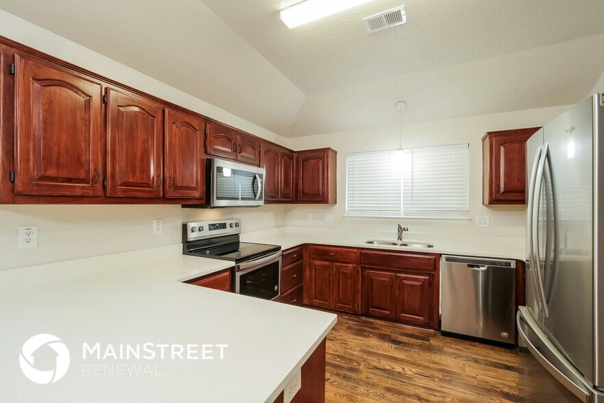 Building Photo - 15785 Meadow Ct