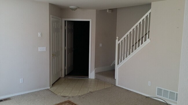 Building Photo - 2503 Lily Dr