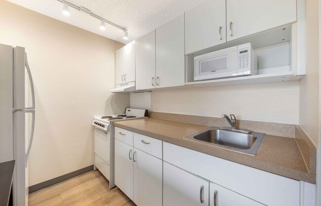 Building Photo - Furnished Studio-Fort Lauderdale - Cypress Creek - NW 6th Way
