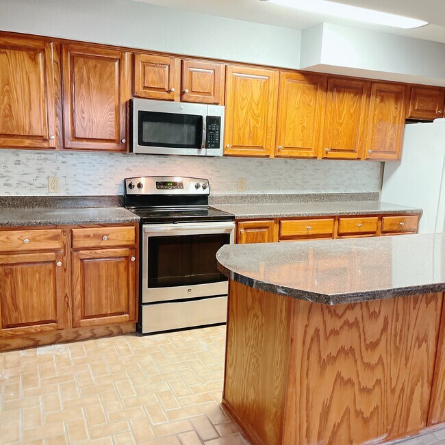 Building Photo - 3425 Vagas Dr