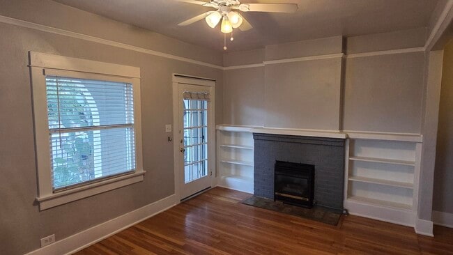 Gas Fireplace insert - 819 N 5th Ave