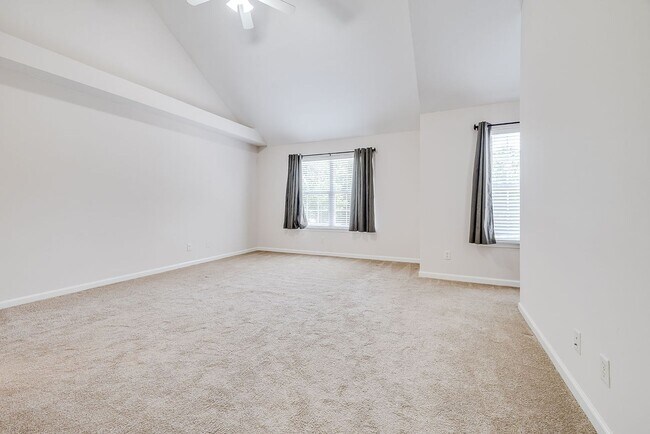Building Photo - 2 Weslyn Park Dr