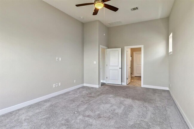 Building Photo - 283 Dayridge Dr
