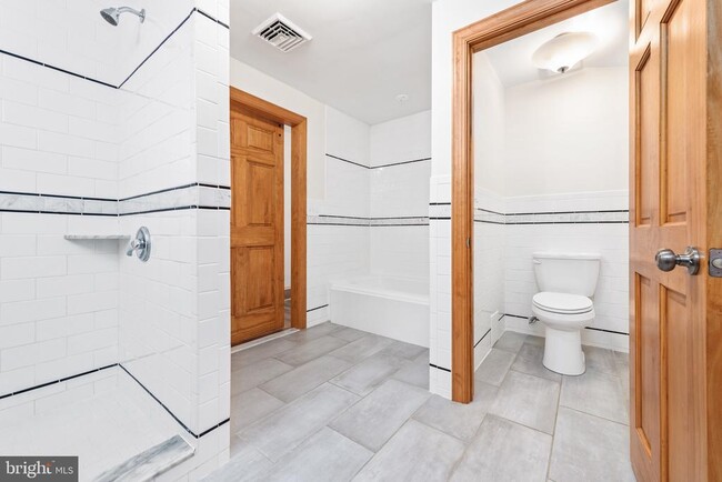 Building Photo - 901 Academy Ln