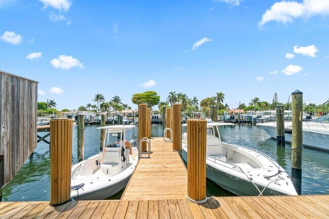 Building Photo - 718 Shore Dr