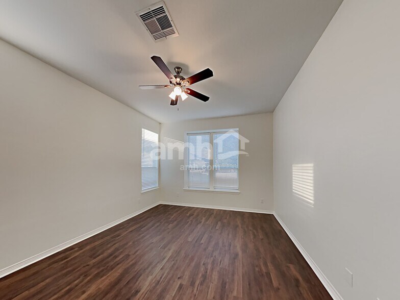 Building Photo - 2204 Perkins Crossing Dr