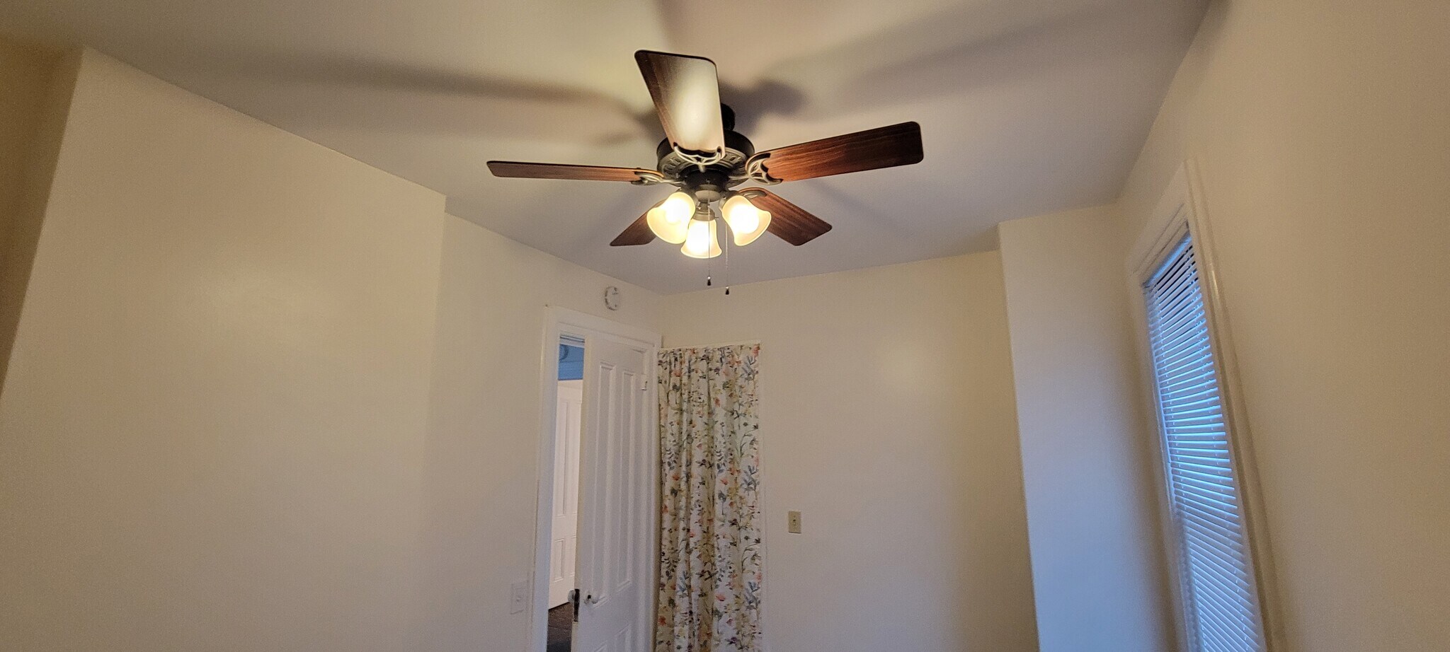 Side bedroom - 69 Cypress St