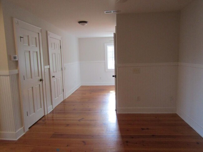 Building Photo - 703 Tradewind Ct