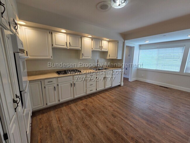 Building Photo - 811 Old Adobe Rd