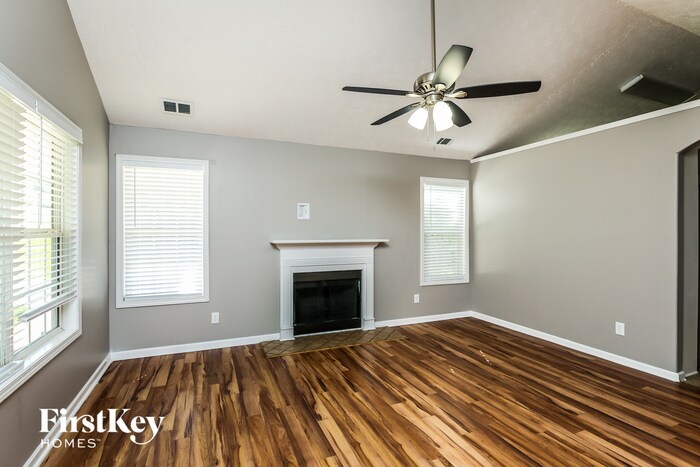 Building Photo - 520 Greenfield Dr
