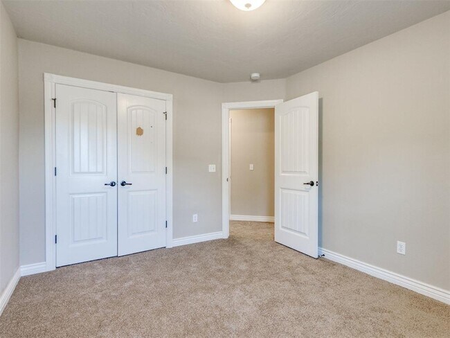 Building Photo - 3409 Valley
