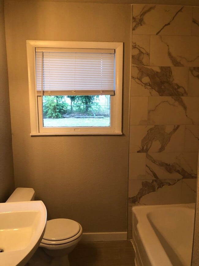 Building Photo - Beautiful Cottage newly remodel!! LOVE thi...