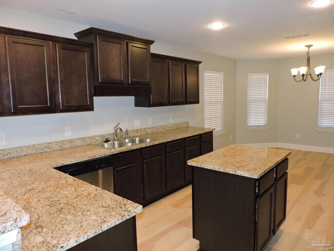 Building Photo - 644 Edith Ln