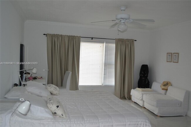 Building Photo - 3850 Galt Ocean Dr