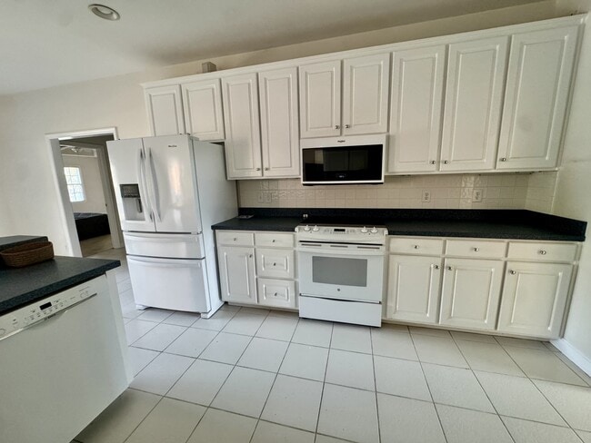Building Photo - 513 Alexis Dr