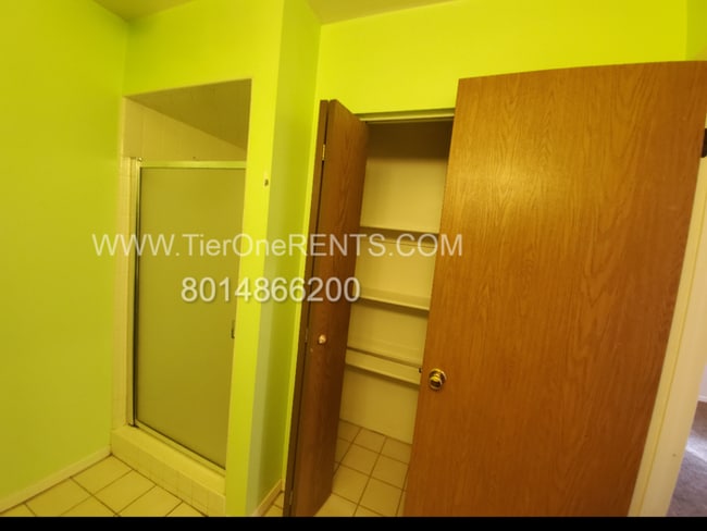 Building Photo - This property offers a NO DEPOSIT option a...