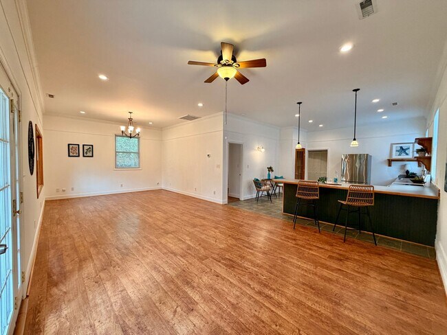 Building Photo - Recently Updated 4-Bedroom Ranch Home w/a 2 Bedroom Guest Cottage! Ready 05-01-26! Pet Friendly Home