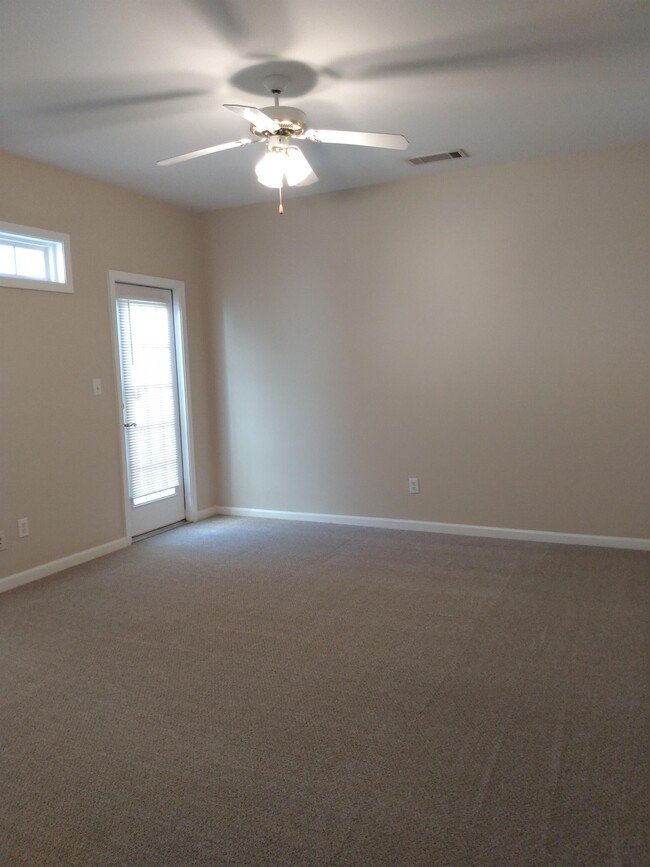 Building Photo - 824 Howell Trce