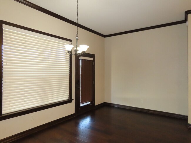 Building Photo - Lindale ISD- Gorgeous 4 Bedroom 2.5 Bathro...