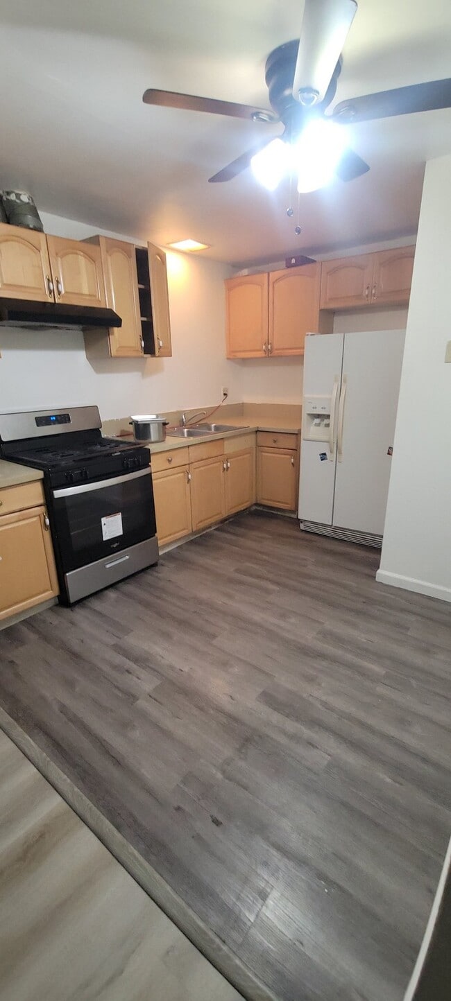 Building Photo - 5920 Streamview Dr