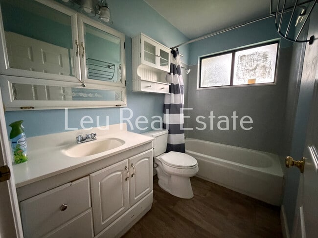 Building Photo - 108 Montrose Ct