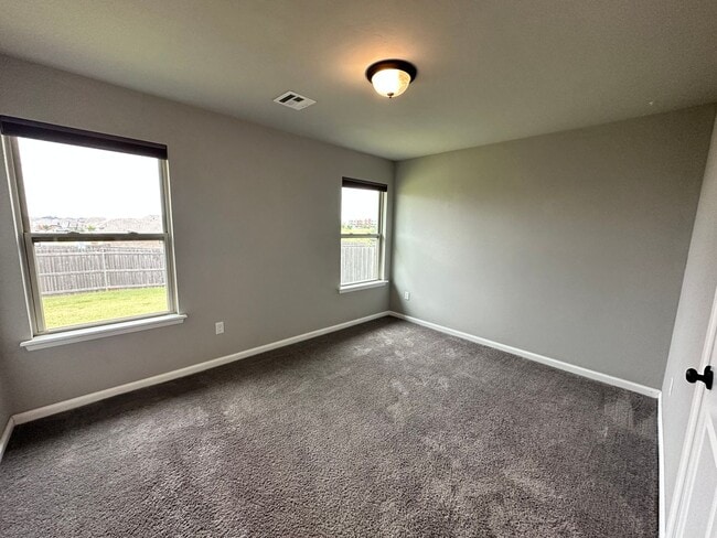 Building Photo - 4 Bed, 2 Bath Home for Rent in Edmond (Dee...