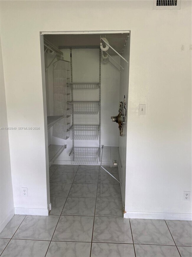 Building Photo - 14168 SW 93rd Ln