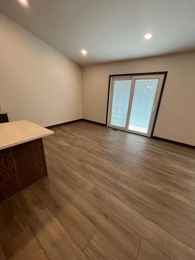 Building Photo - 786 Glory Dr