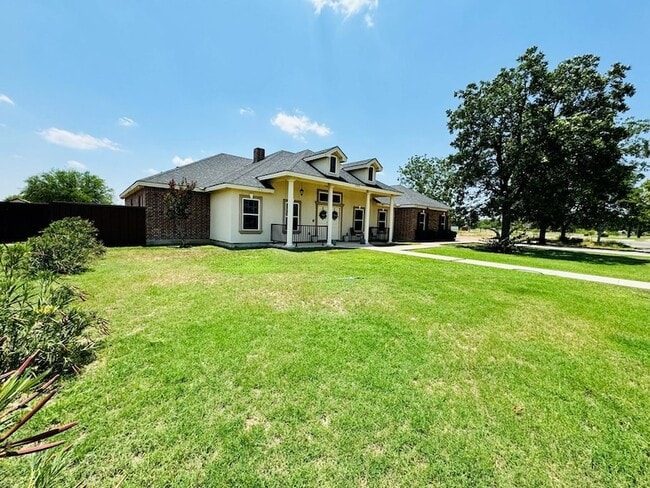 Building Photo - 243 Eagle View Road