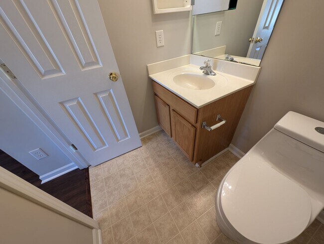 Building Photo - Cozy Townome located in the Old Stone Crossings community!