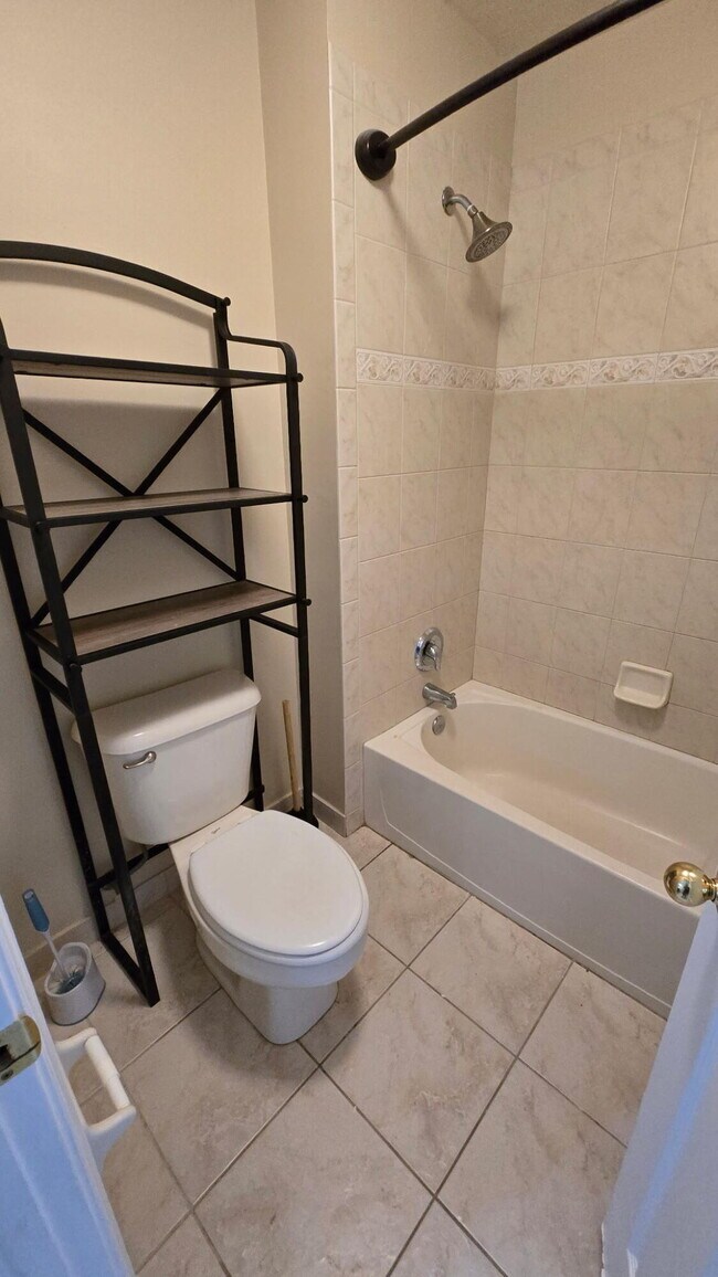 Building Photo - 1999 Newport Isles Blvd