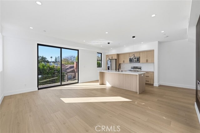 Building Photo - 13600 Burbank Blvd