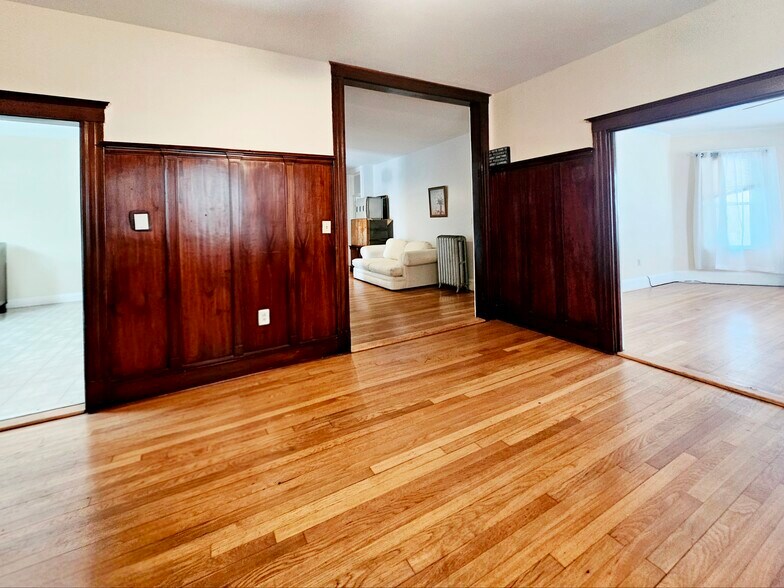 Building Photo - 243 Callender St