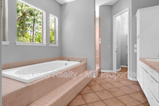 Building Photo - 4440 Juniper Trail