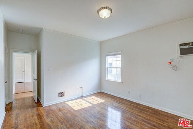 Building Photo - 127 N Harper Ave