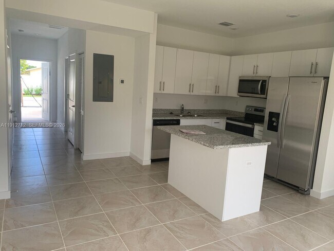 Building Photo - 25308 SW 135th Ave